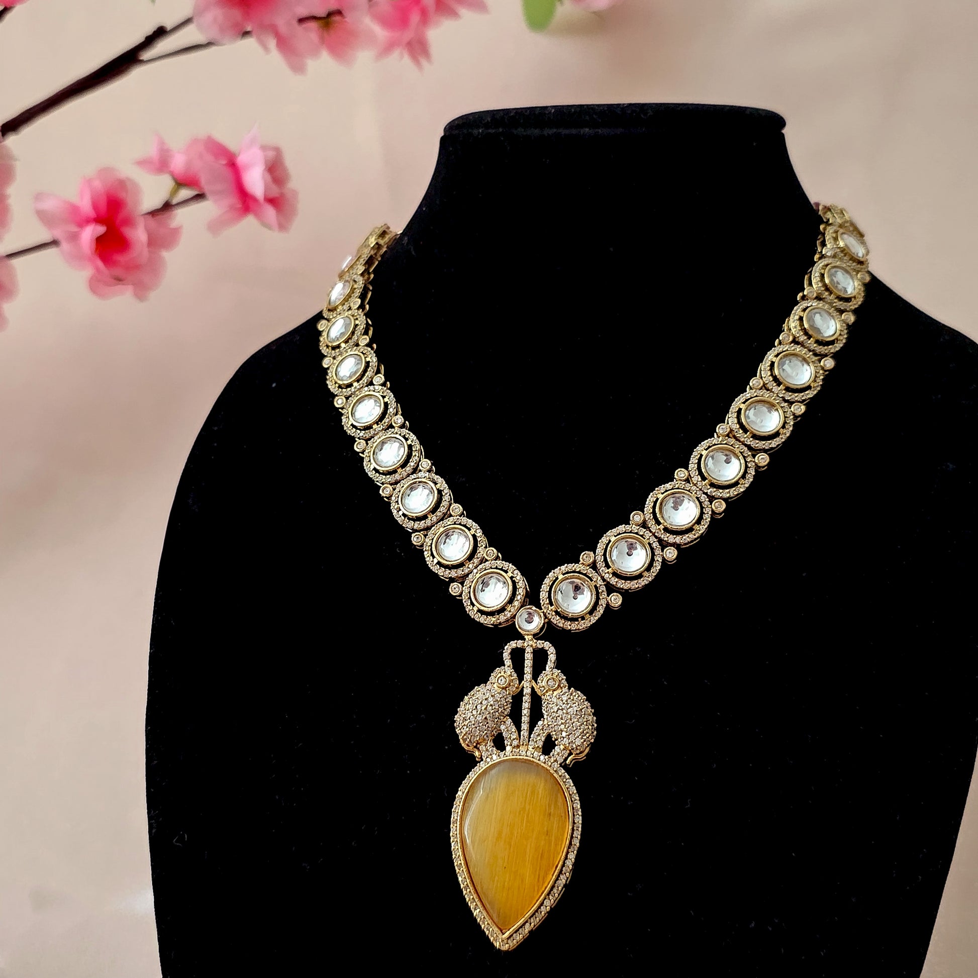 MONEGY0143 - Gold-Plated Kundan Necklace Set