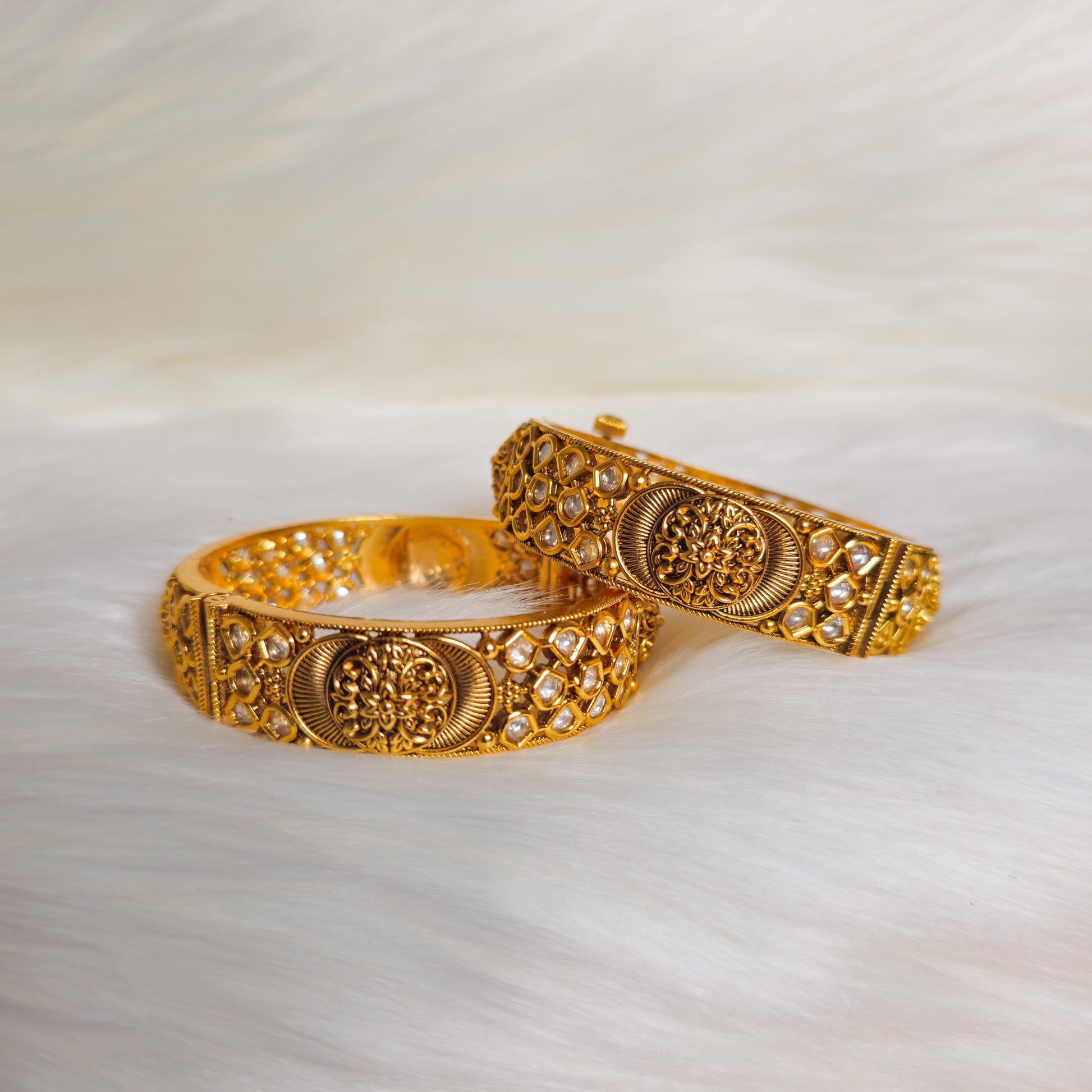 KUKAGO0040 - Gold-Plated Kundan Bangle Set