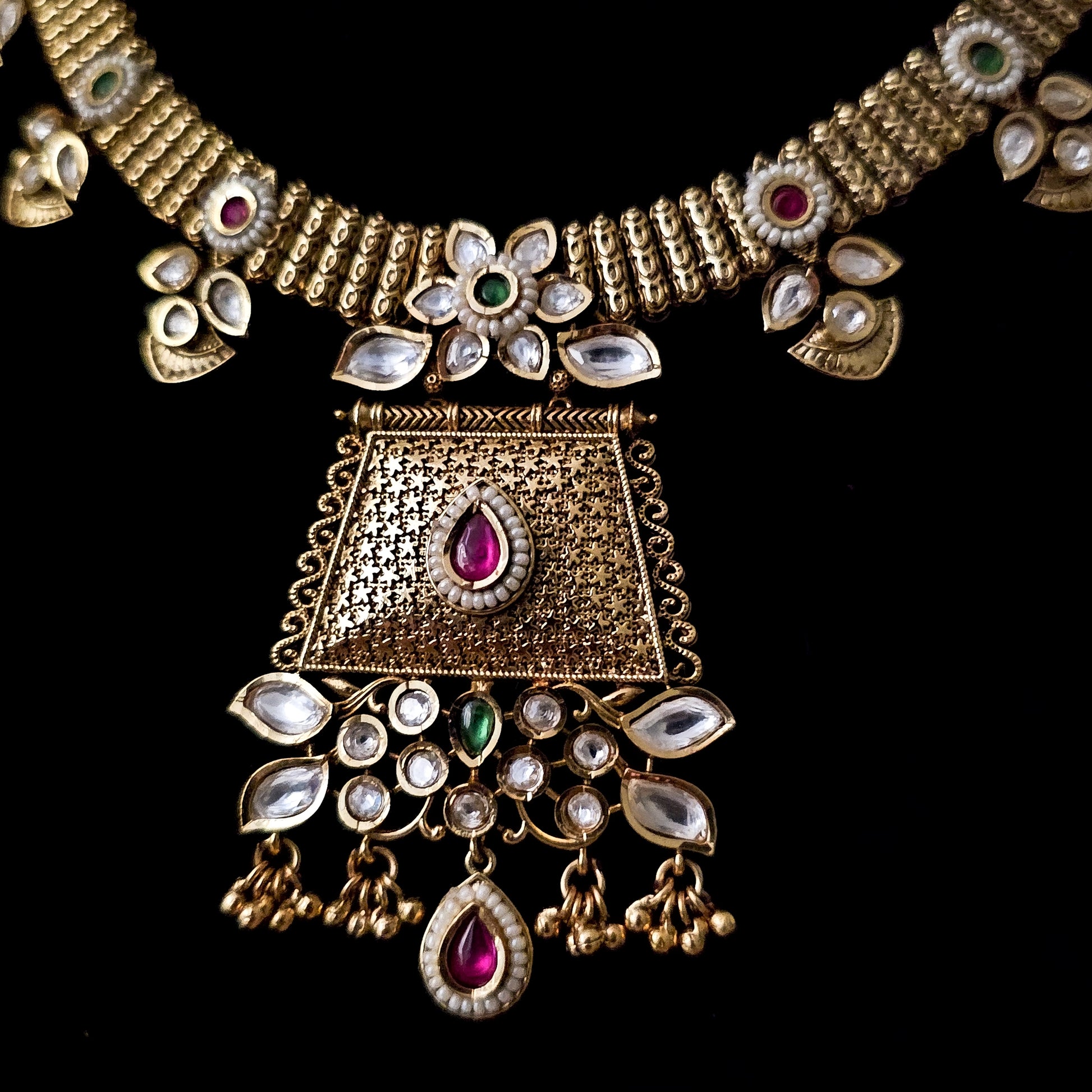 GGNEGO0090 - Gold Plated Kundan Necklace Set