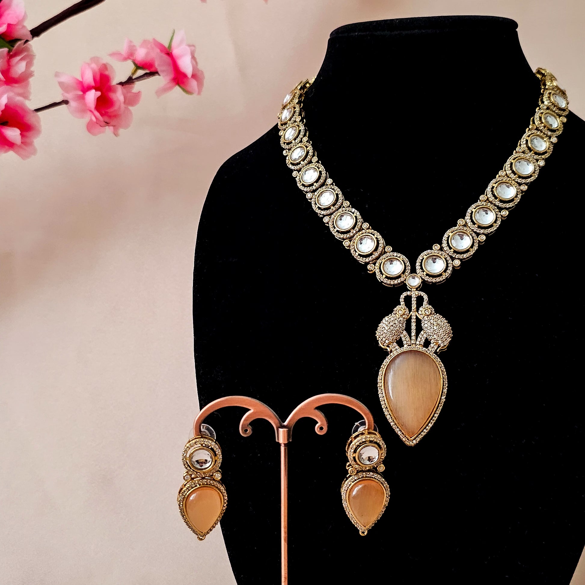 MONEGY0143 - Gold-Plated Kundan Necklace Set