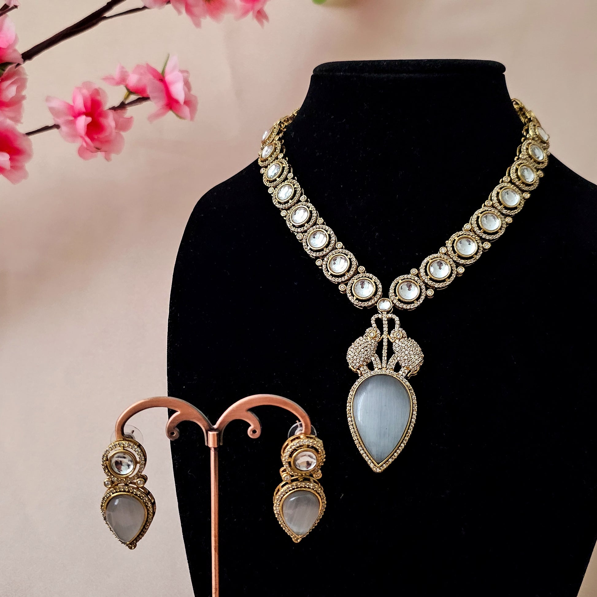 MONEGY0143 - Gold-Plated Kundan Necklace Set