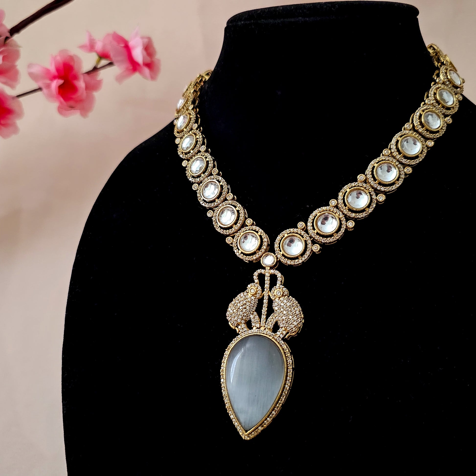 MONEGY0143 - Gold-Plated Kundan Necklace Set