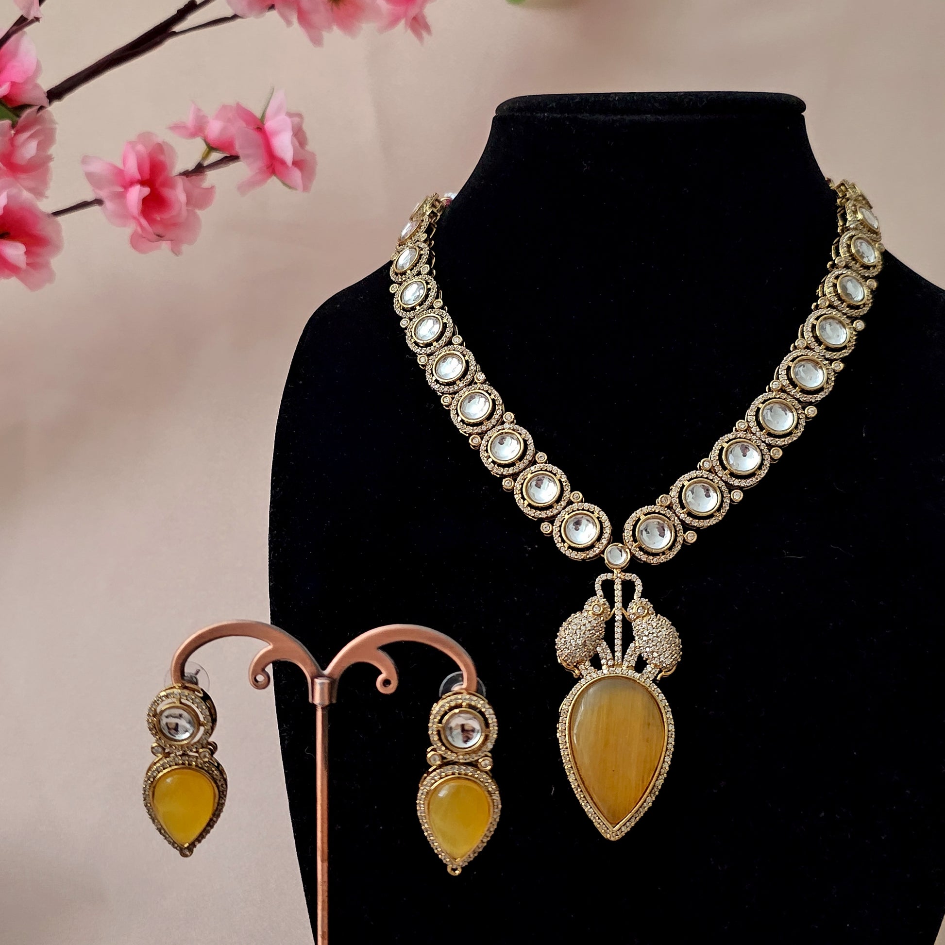 MONEGY0143 - Gold-Plated Kundan Necklace Set