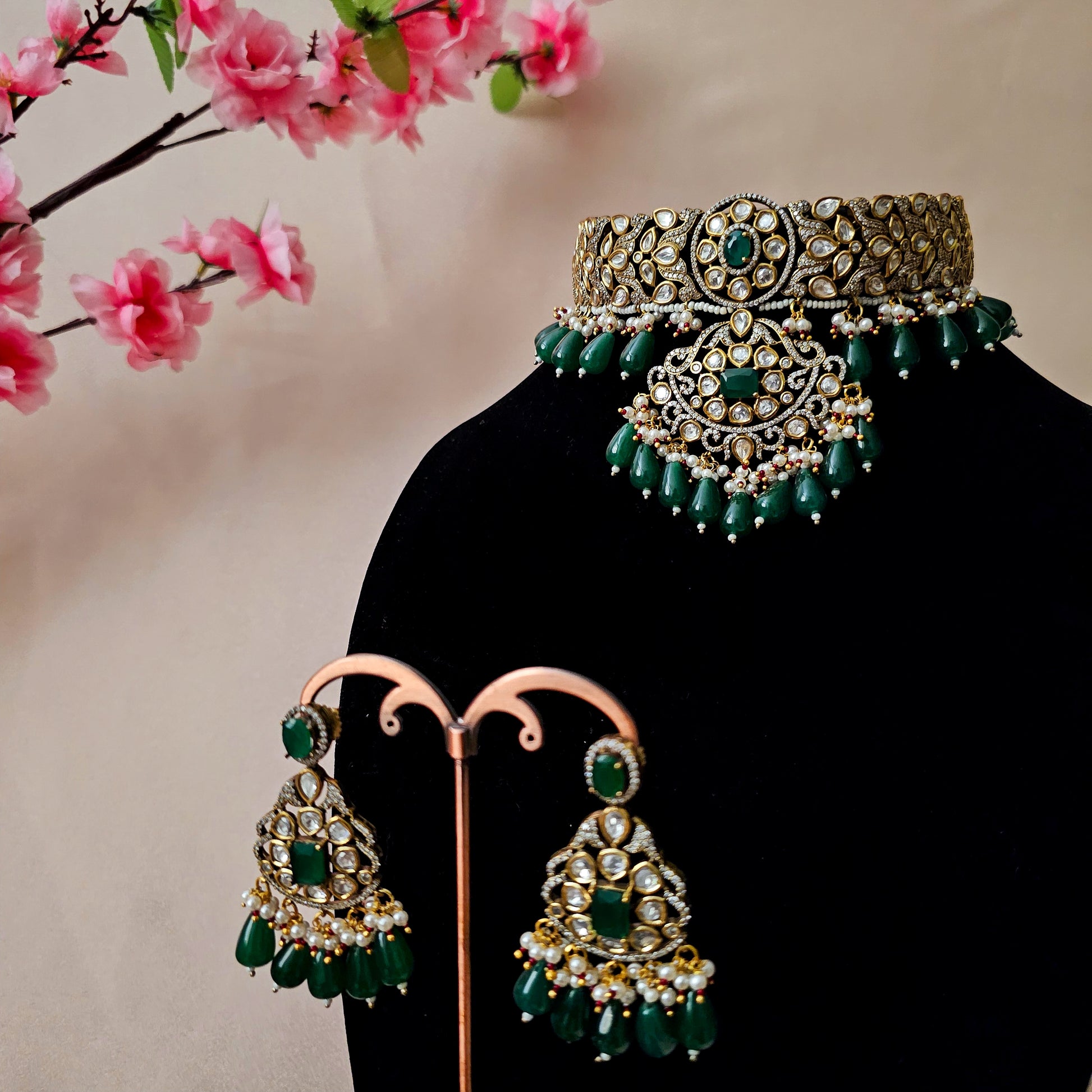 MOCHGR0140 - Antique Gold-Plated Kundan Choker Set with Moissanite