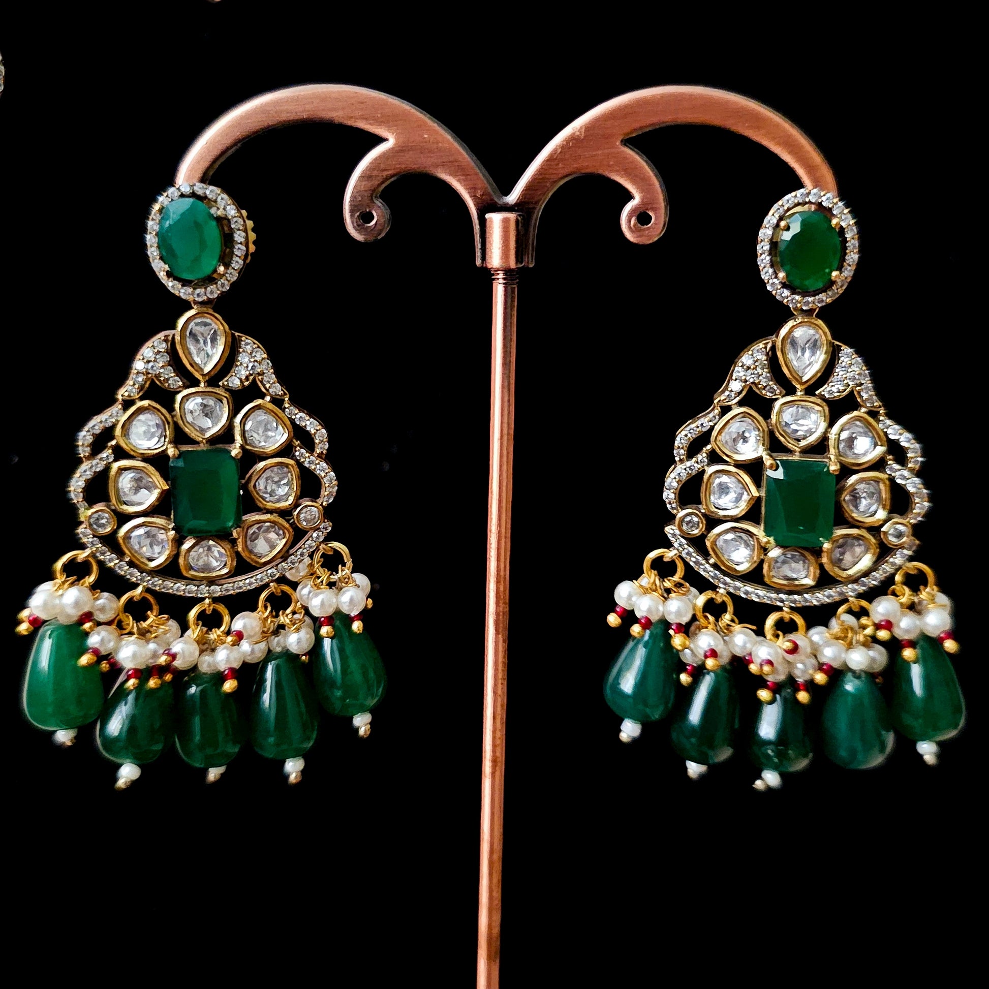 MOCHGR0140 - Antique Gold-Plated Kundan Choker Set with Moissanite