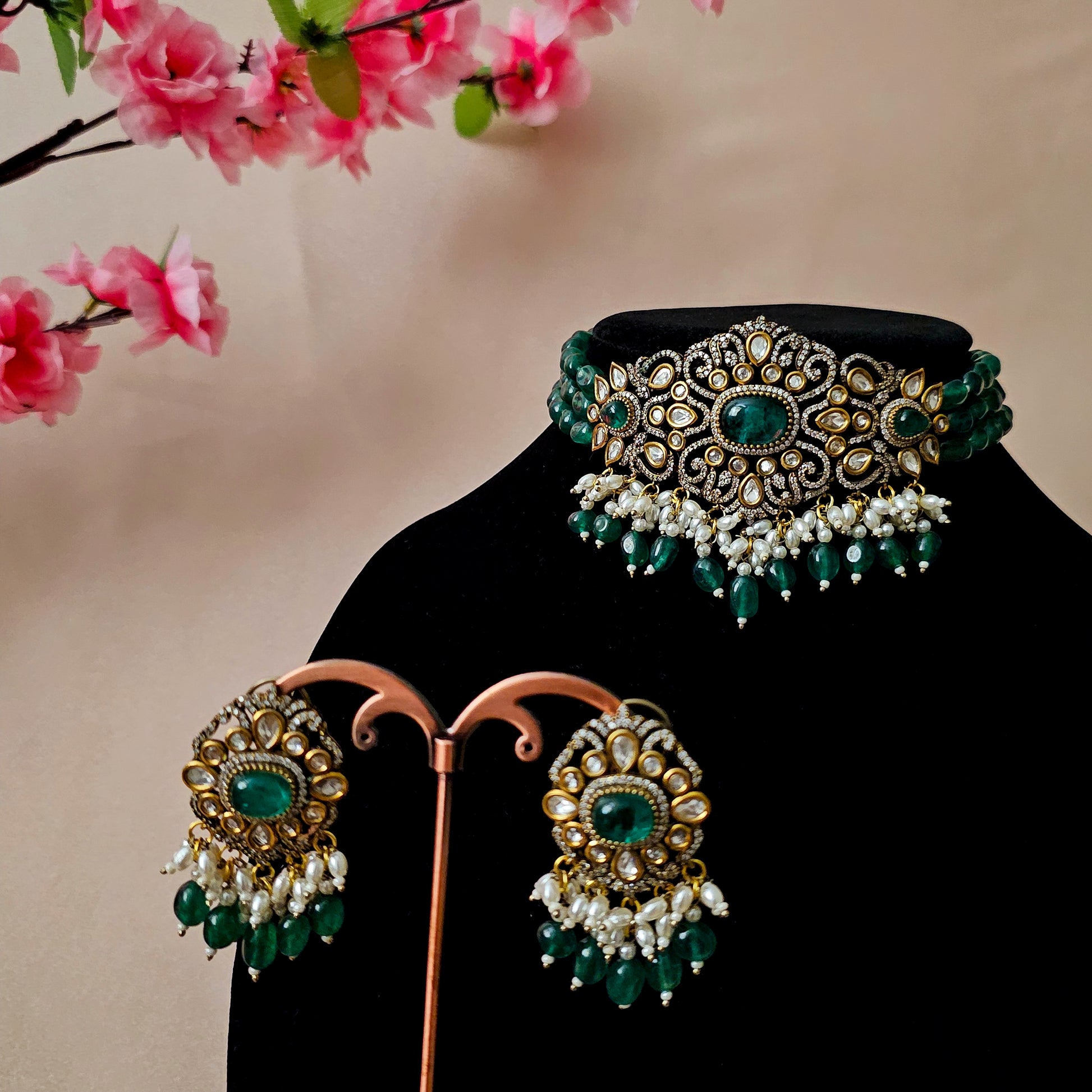 MOCHGR0141 - Antique Gold-Plated Kundan Choker Set with Moissanite