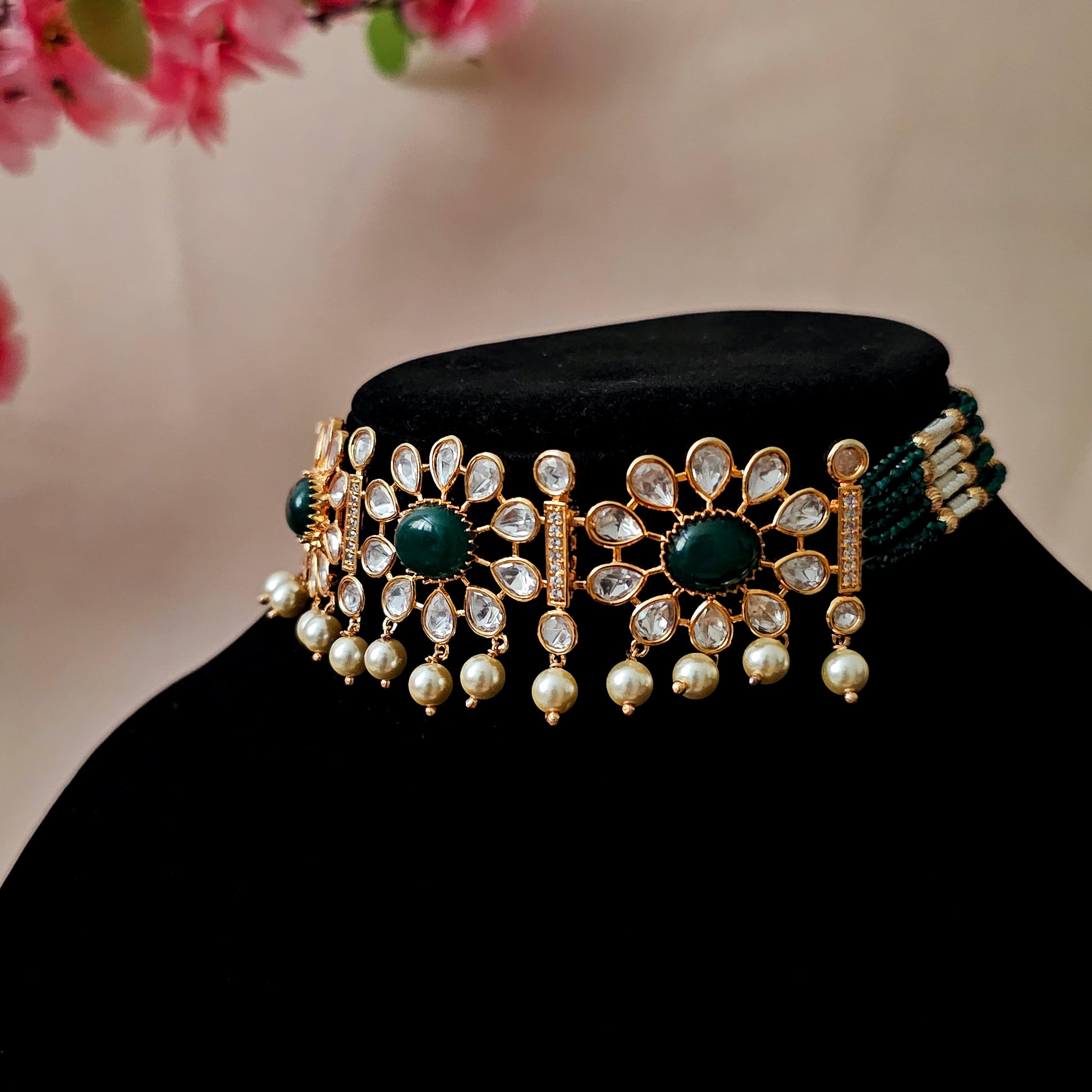 KUCHGR0093 - Gold-Plated Tyaani Kundan Choker Set