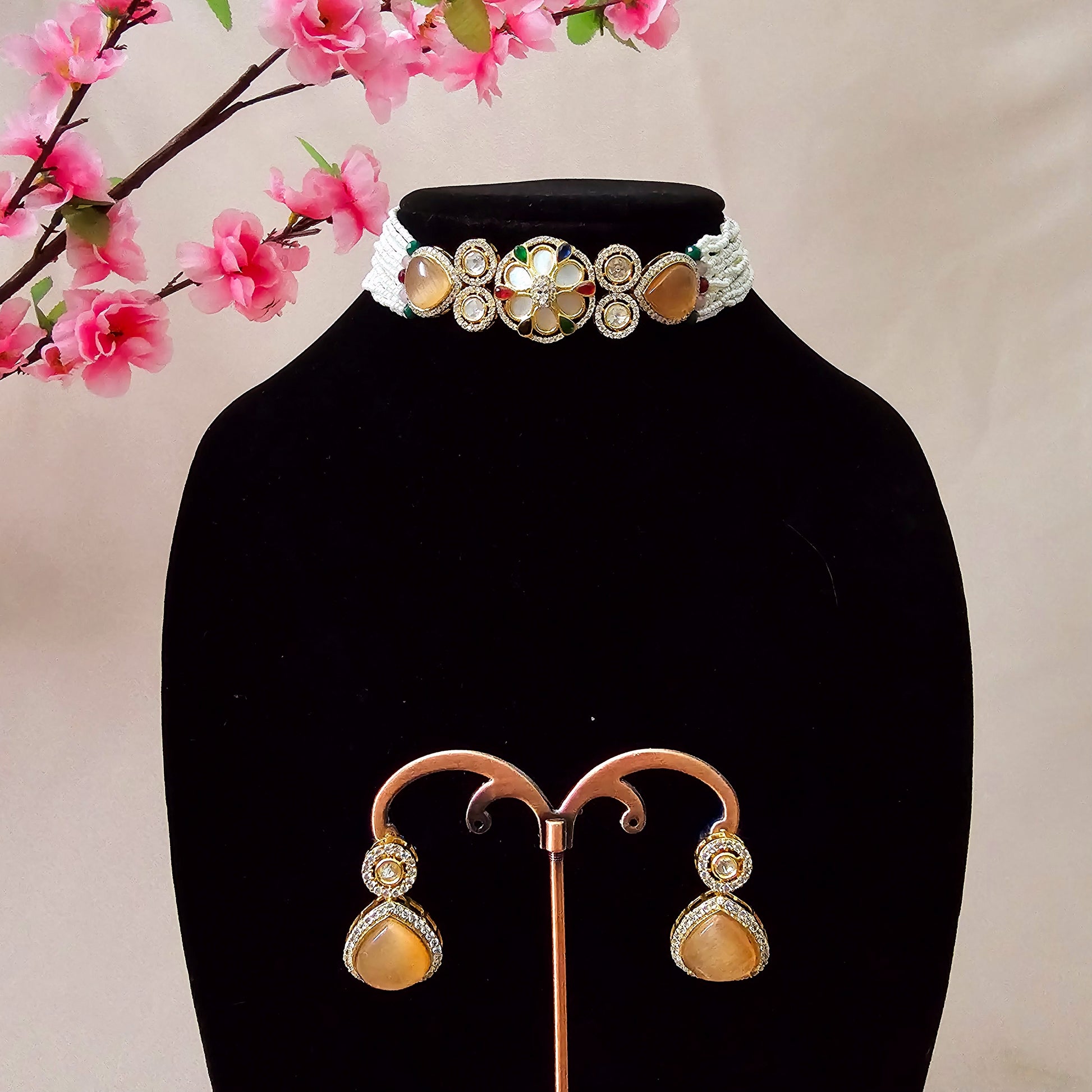 PECHPE0167 - Gold-Plated Moissanite Choker Set with Mother of Pearl